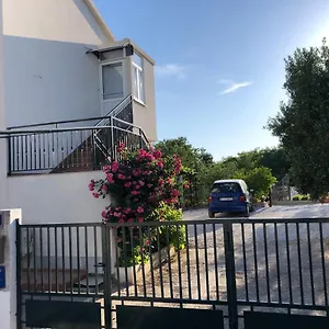  Apartment Mira Kroatien
