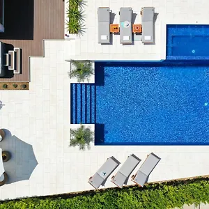  Apartment Pino With Pool, Sauna & Jacuzzi Kroatien
