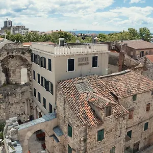 Hotel Peristil